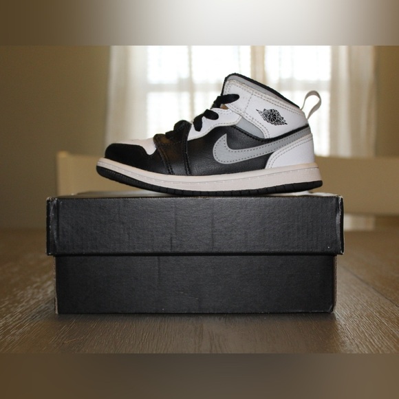 Jordan 1 Mid - 9C (Black, White, Smoke Grey) Used w/ Box - Picture 2 of 4